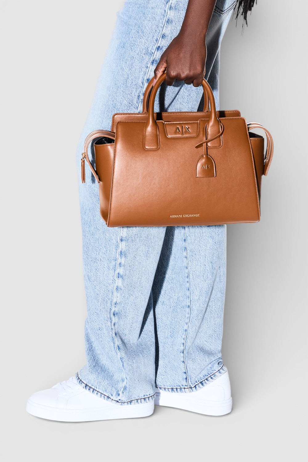 תמונת כל הלוק של תיק קרוסבודי